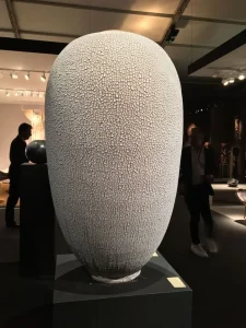 exposition céramique, PAD, Avril 2018, Jardin des Tuileries, Paris, Vase bas en porcelaine satinée, forme douce, lignes sobres, made in France, céramique d’art, dialogue de cultures, design luxe.