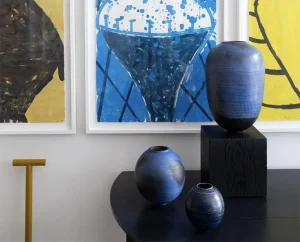 THE VESSEL – Karen Swami, 2023 March, San Francisco, Vase céramique noir-or, art contemporain, design inspiré du kintsugi, surface brute, contraste brillant, œuvre unique, décoration de luxe