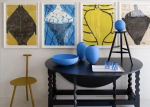 THE VESSEL – Karen Swami, 2023 March, San Francisco, Vase céramique noir-or, art contemporain, design inspiré du kintsugi, surface brute, contraste brillant, œuvre unique, décoration de luxe