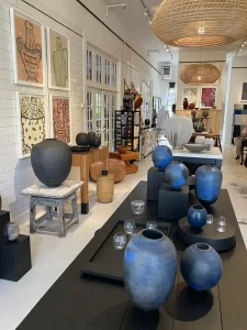 THE VESSEL – Karen Swami, 2023 March, San Francisco, Objets en céramique inspirés du Japon, noir et or, textures naturelles, élégance brute, atelier de création, Paris, design exclusif