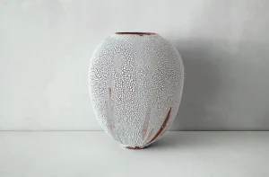ceramic vase, with sweeping earthy strokes, on crackle white glaze, evokes movement and calm, a poetic piece of wabi-sabi home decor, Japanese style art, made in France