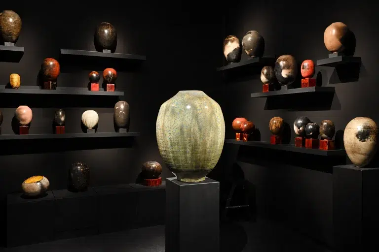 Karen Swami’s ceramic works exhibited at Fine Arts Paris, featuring sculptural vases and kintsugi pieces.