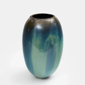 Vase-contemporain-en-céramique-artisanale-Fréhel_-pièce-unique-en-grès-aux-dégradés-bleu-vert-