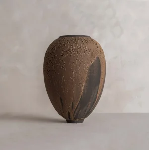 vase-galuchat-kiwi-ceramic-artwork-made-in-france-unique-piece-dark-brown-nuanced-glaze handcrafted ceramic vase, shows a raw Galuchat texture, earthy brown tones, a unique French artisan piece, combining hand-thrown pottery traditions with contemporary ceramic art, luxury gift, handmade in Paris