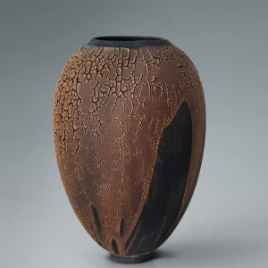 vase-galuchat-kiwi-made-in-france-design-in-ceramic-luxury-black-stoneware handbuilt collector’s vase, in burnt clay tones, dramatic crackle patterns and dark brush accents, a bold, earth-inspired ceramic statement, unique and luxury decoration
