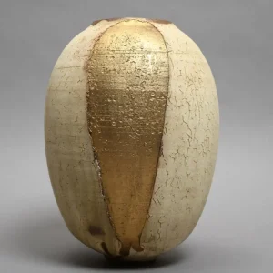 vase-klimt-ceramic-raw-matte-finish-handmade-in-france-for-the-world-of-luxury ceramic vase, with rich gold detail and crackled glaze, unique handmade vase, a luxury decor object, elevates any interior, made in Paris